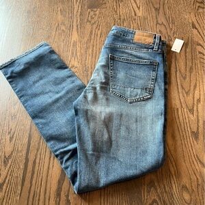 NWT Mens Aeropostale classic straight fit jeans medium distressed size 30 x 32